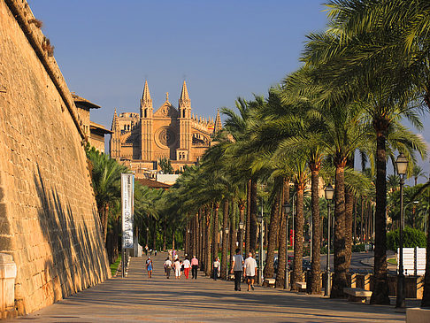 Fußgängerweg an der Stadtmauer - Mallorca (Palma de Maljorka)