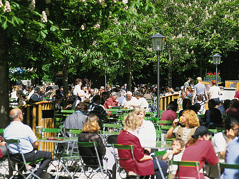 Biergarten am Chinesischen Turm Fotos